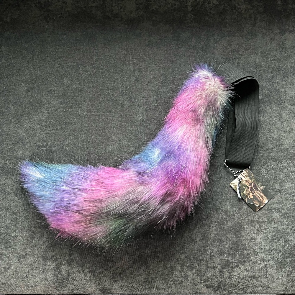 NWT Native Fable Painted Wolf Tail Size Youth